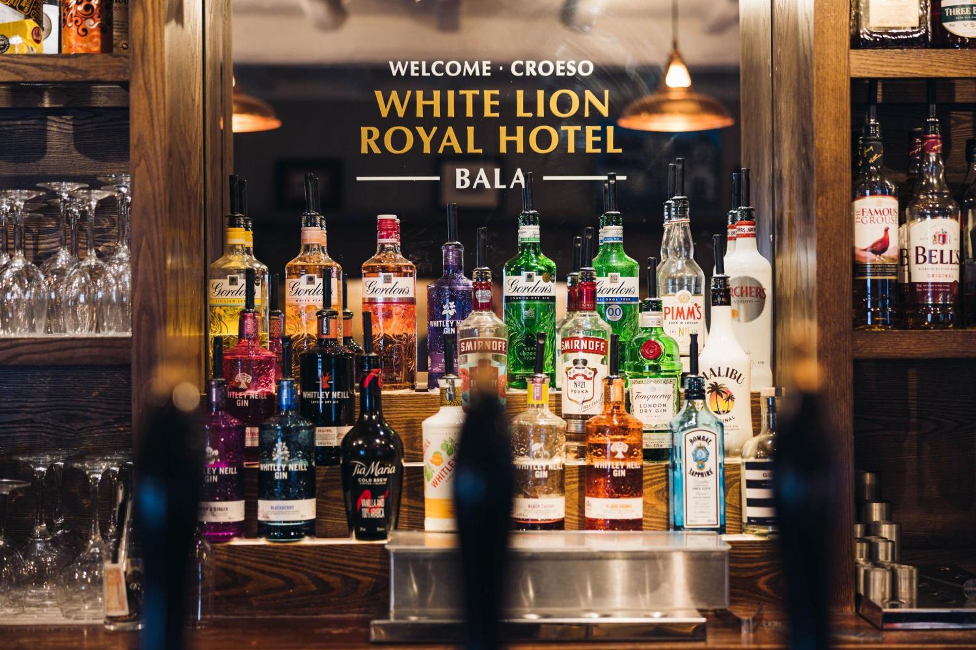 White Lion Royal Hotel Bala Ngoại thất bức ảnh